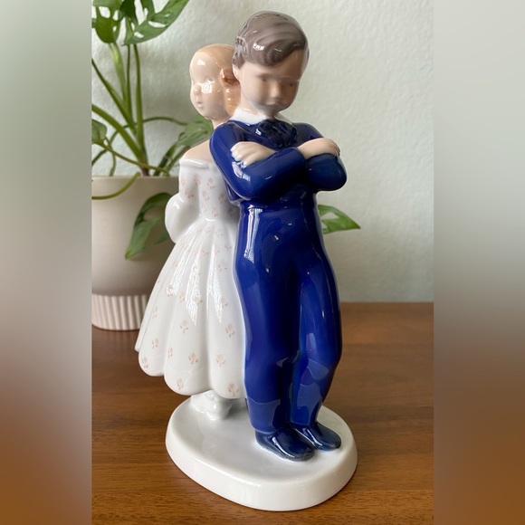Bing & Grondahl Danish Boy & Girl Porcelain Figurine by Claire Weiss 1970s B&G - Picture 5 of 10